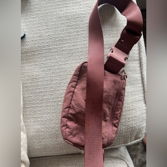 Host pick π Lululemon OG Spiced Chai Belt Bag - Picture 4 of 5